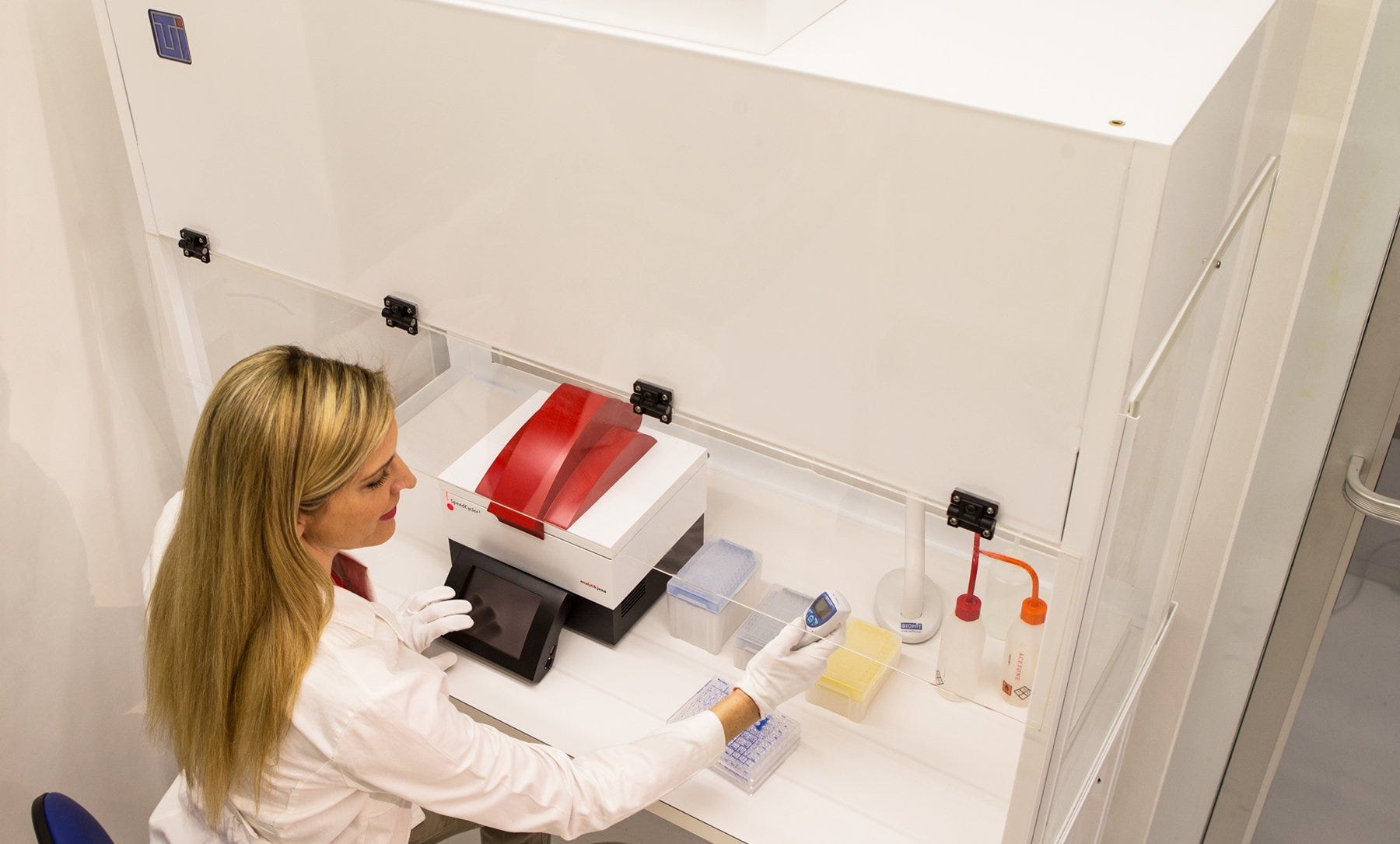 Terra’s benchtop laminar flow hoods provide a clean, contaminant-free environment for PCR preparation, amplification and analysis