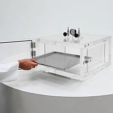 Acrylic vacuum desiccator cabinet with removable stainless steel shelf