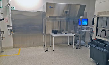 Stainless steel vertical laminar flow hood used in packaging pharmaceuticals