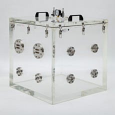 Clear acrylic benchtop vacuum chamber with removable lid and stainless steel latches