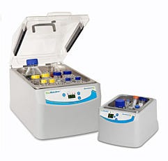 2L and 10L bead and water bath with test bottles submerged in thermal beads