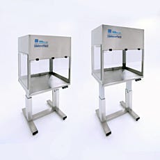 Benchtop fume hood mounted on automatic height adjusting table