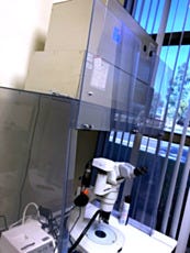 Narrow vertical laminar flow hood used in airplane engineering lab