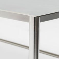 close up on corner of workstation with 5mm thick stainless steep worksurface