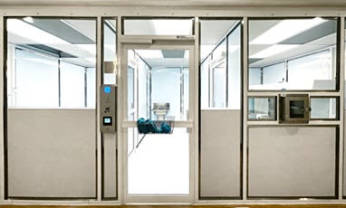 full front view of exterior of hardwall modular cleanroom