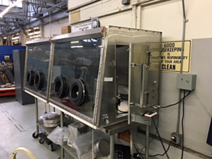 Four port 304 stainless steel glovebox used in aerospace