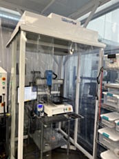 Anti-Static Portable Cleanbooth with vertical airflow maintaining a iso 5 environment