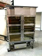 ISO 5 cleanroom cart with uninterrupted power supply to transport semiconductor wafers