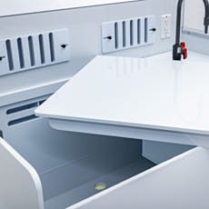 polypropylene wet station with laminar flow, ventilation, and removable deck