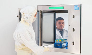 Smart Cleanroom Pass-Through Chamber with Models