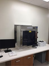 Smart 304 stainless steel pass-through chamber for cancer therapy