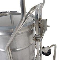 close up of the automatic grip on the deluxe drum truck
