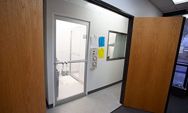 USP  Stick-Built Cleanroom