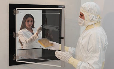 Acrylic Pass-Through Chamber with Models