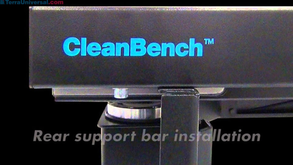 Installation of accessories for the CleanBench table