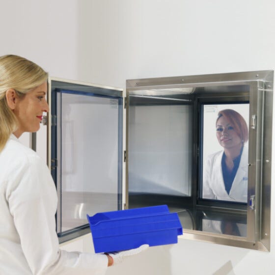 Stainless Steel Pass-Through Chamber with Models