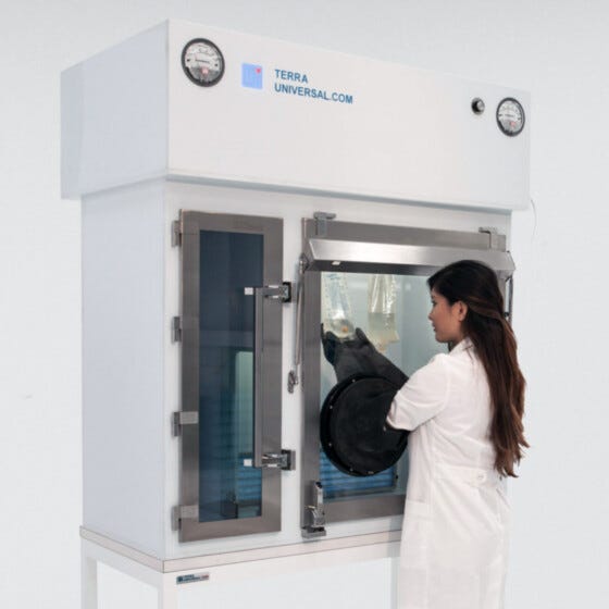 USP 797 Polypropylene Compounding Aseptic Isolator in Use