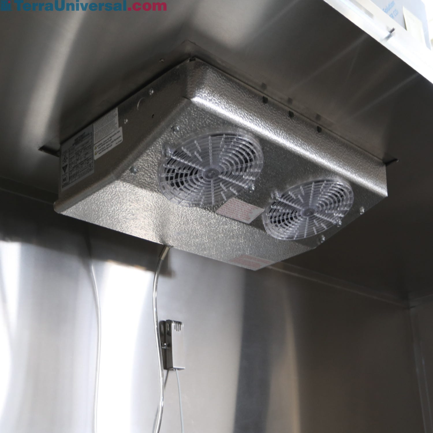 Refrigerated Glove Box with Insulation