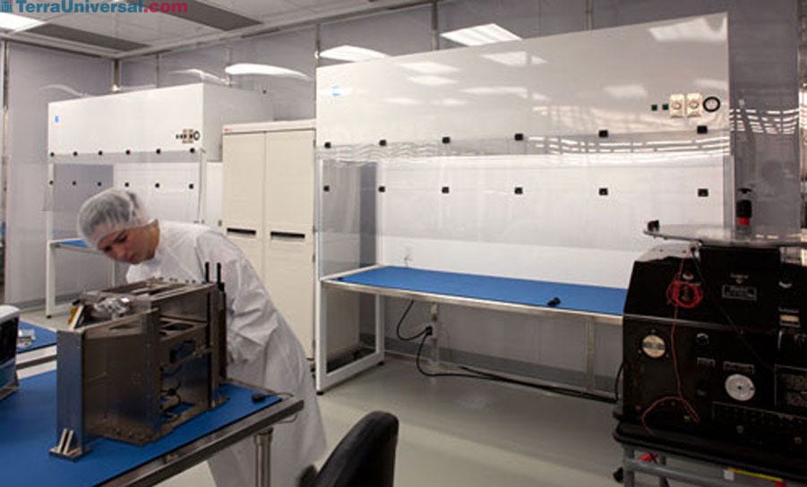 Laminar Flow Hoods & Clean Benches