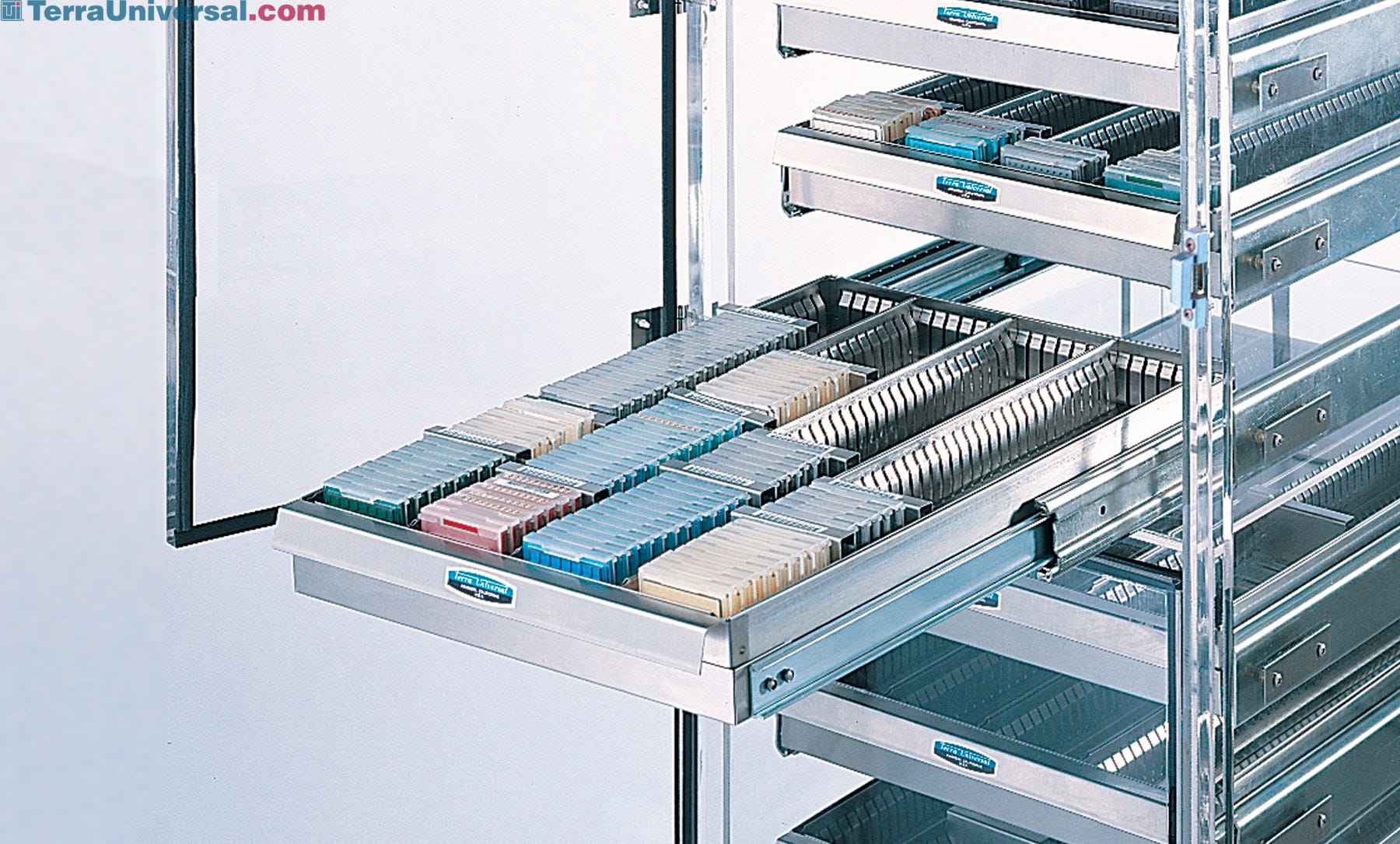 Static-Safe Desiccator Cabinets with Removable Sliding Trays