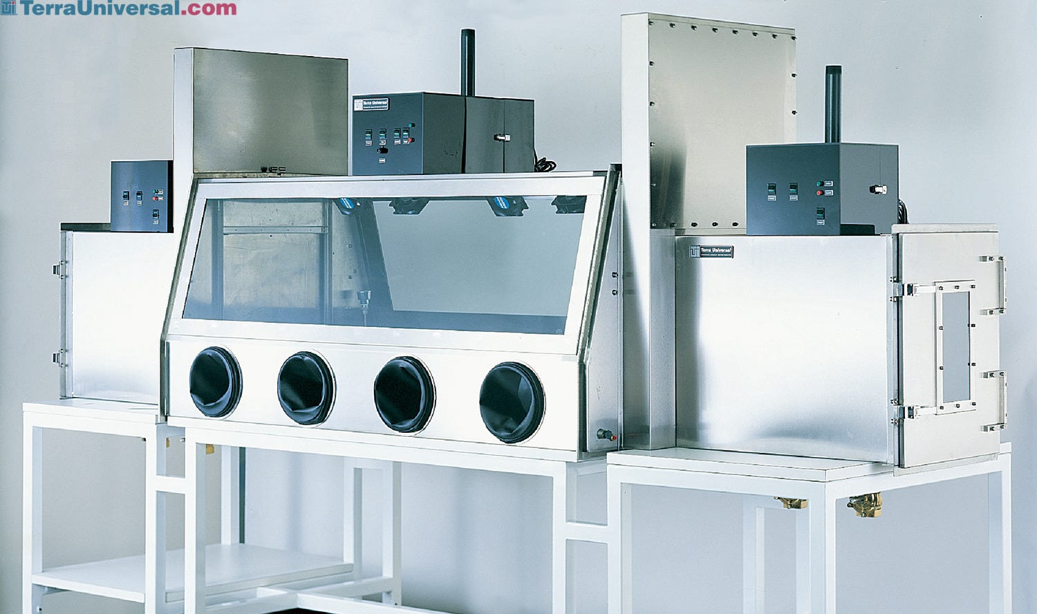 Glove Boxes & Isolators