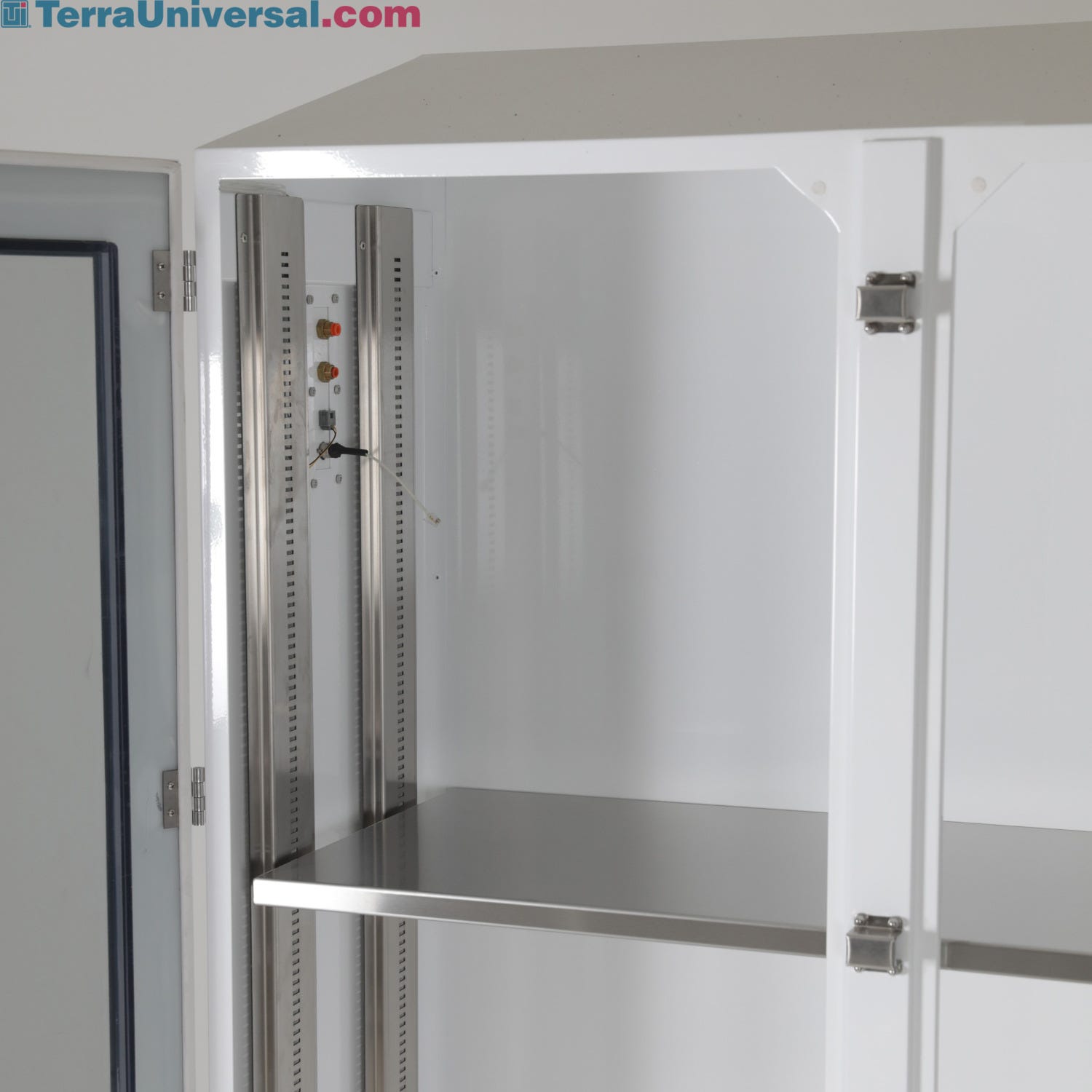 Desiccators & Desiccator Cabinets