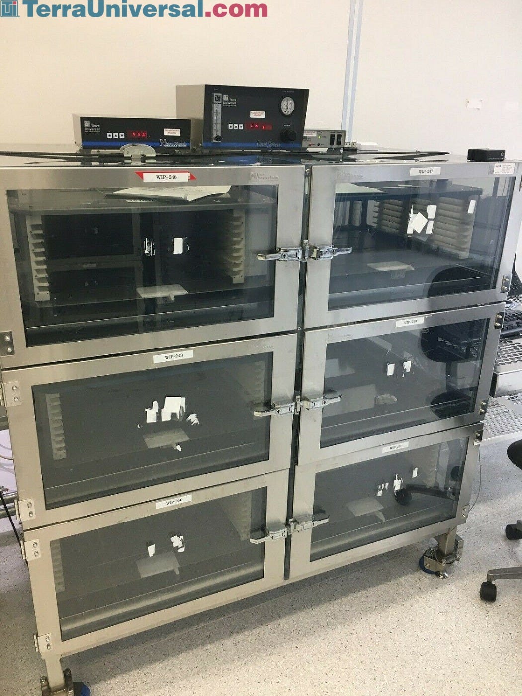 Desiccators & Desiccator