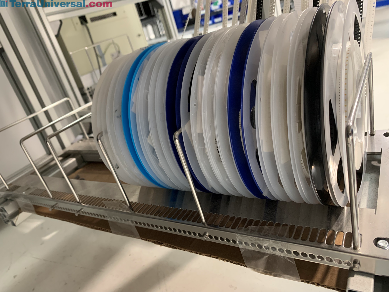 Desiccators & Desiccator Cabinets