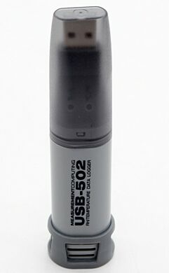 Stores 16,382 temperature readings and 16,382 relative humidity measurements.  |  9500-10 displayed