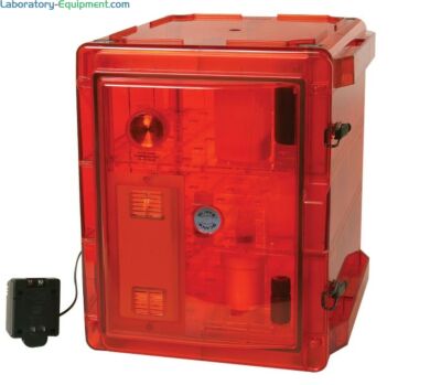 An Amber Copolyester Bel-Art Secador 2.0 Desiccator blocks 99% of UV light from penetrating the interior of the desiccator. | 1539-11 displayed