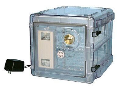 A Clear Copolyester Bel-Art Secador 2.0 Desiccator blocks 99% of UV light from penetrating the interior of the desiccator. | 3618-51 displayed