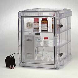 A Clear Copolyester Bel-Art Secador 3.0 Desiccator blocks 99% of UV light from penetrating the interior of the desiccator. | 1539-12 displayed