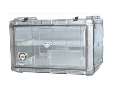 A Clear Copolyester Bel-Art Secador 4.0 Desiccator blocks 99% of UV light from penetrating the interior of the desiccator. | 1539-23 displayed