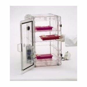 A Clear Copolyester Bel-Art Secador 4.0 Desiccator blocks 99% of UV light from penetrating the interior of the desiccator.  |  1539-28 displayed