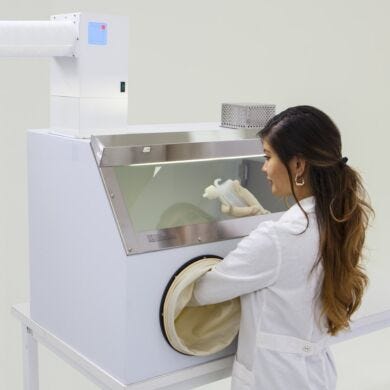 Ducted Filtration Glovebox with optional nitrogen spray gun  |  3305-78 displayed