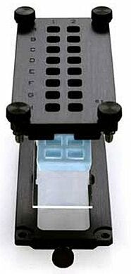 Cassettes prevent cross contamination and the well top prevents sample evaporation  |  3032-59 displayed