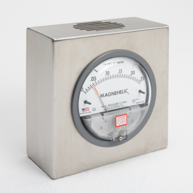 Magnehelic Differential Pressure Gauge Box | Terra Universal