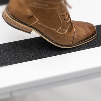 Wall panels and walkable ceiling tested by UL to ASTM E72 for structural performance including load-bearing capacity and deflection resistance  |  6711-10 displayed