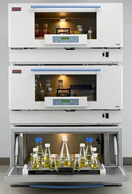 Units perform at top speed and providea three times the capacity of a floor shaker with the same footprint. | 3617-37 displayed