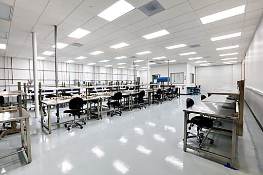 Brick-and-mortar, ISO 7 cleanroom for high-throughput packaging of medical devices