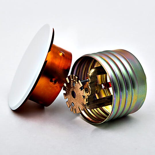 Interior of recessed sprinkler head with white cover plate and maximum installation stability  |  6600-90 displayed