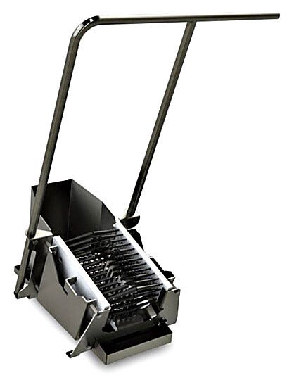 Stationary bristles brush off large debris before sanitizing | 5608-01 displayed