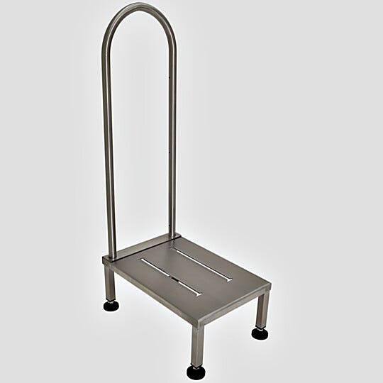 Easy to move step stool is ideal for increased elevation or hard-to-reach areas | 2805-78 displayed