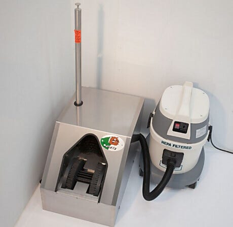 Shoe Cleaner; Bull Dog 351, Motorized Brush, 30