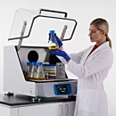 Thermo Scientific Solaris 4000 I Incubated Benchtop Orbital Shaker with Adhesive Sticky Mats 18