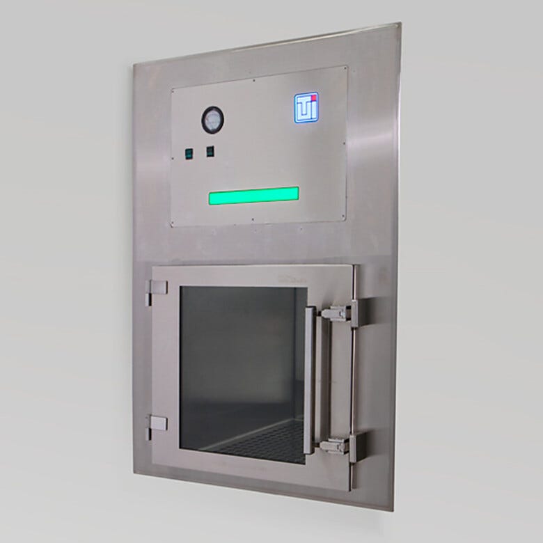 Vertical flow of recirculating ULPA-filtered air from the ceiling protects materials during transfer and stops particles from landing on sensitive parts | 6705-72 displayed