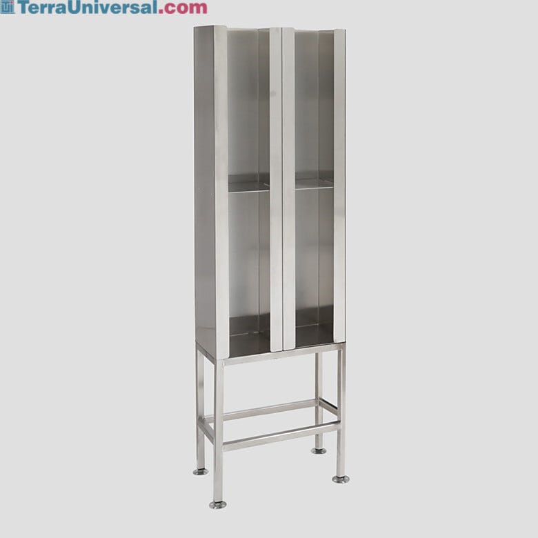 4 single-sided 304 stainless steel cubbies with slotted footplates  |  4955-00 displayed