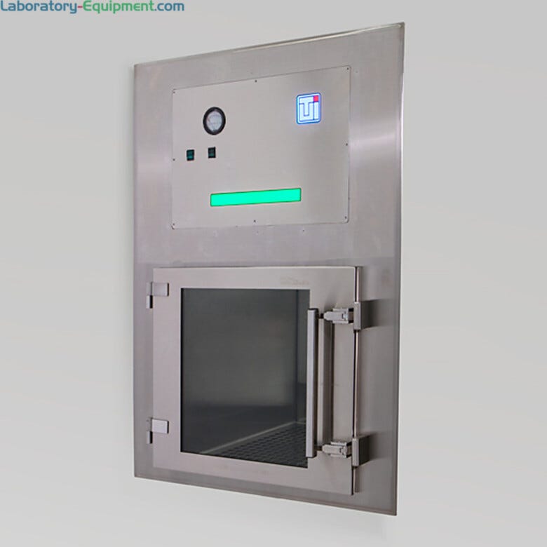 Vertical flow of recirculating ULPA-filtered air from the ceiling protects materials during transfer and stops particles from landing on sensitive parts | 6705-72 displayed