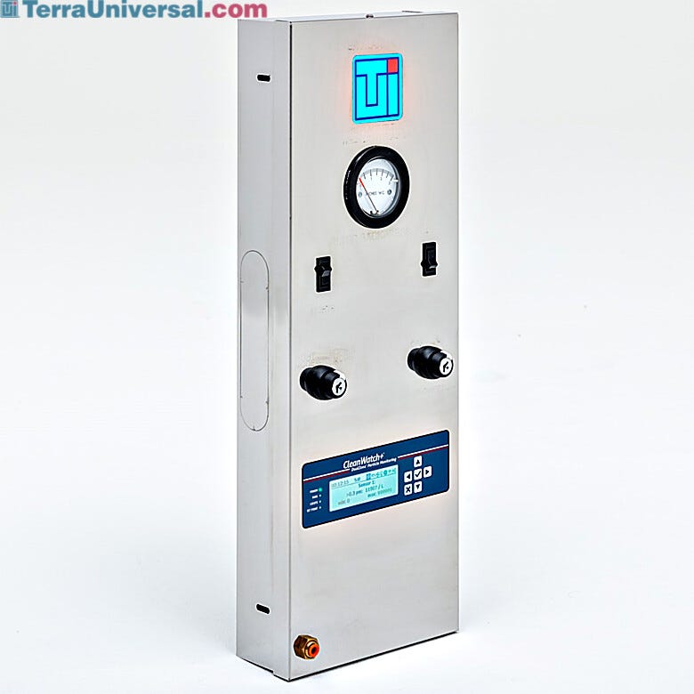 This control panel features integrated CleanWatch+® DualZone™ Environmental Monitoring for real-time particle counting and differential pressure measurement | 6600-23A-CW displayed