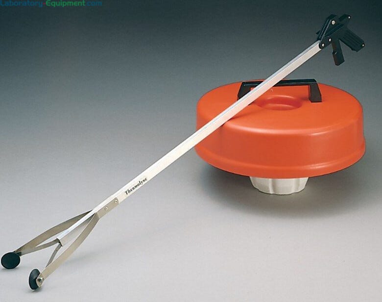 Retrieves dislodged vials and other fallen objects from the bottom of cryogenic vessels | 4901-22 displayed